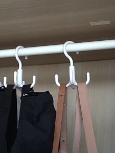Four Claw Rotating Hanger Hook for Handbags Purses Belts Scarves Ties Necklaces Hat Light Clothes Closet Organizer Storage Hook
