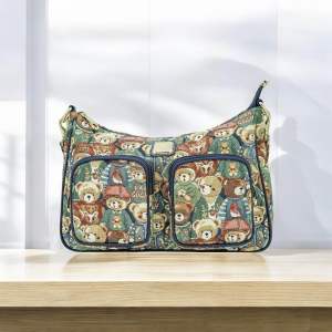 Henneybear-H1196 รุ่น Wonder bag ลาย Green bear กระเป๋าสะพายข้าง กระเป๋าพาดลำตัว กระเป๋าผู้หญิง สายสปอร์ตปรับระดับได้