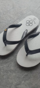 dép xỏ ngón size từ 35 dến 39 có nhiều màu chất liệu cao su quai dẻo mềm mang êm chân siêu bền đế chống trơn trượt tiện lợi đi chơi đi dạo phố.