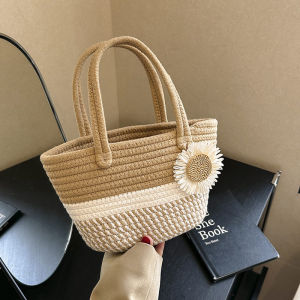 กระเป๋าถือถักหญ้าสไตล์เกาหลีขนาดใหญ่สำหรับวันหยุดชายหาด กระเป๋าถือแบบมีสายสะพายไหล่สำหรับผู้หญิง กระเป๋าสะพายข้างลายผีเสื้อแบบทันสมัย