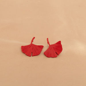 Autumn Winter Red Ginkgo Leaf Earrings Luxury Vintage Sensation No Piercing Mosquito Coil Tray Ear Clip on Fashion Jewelry