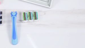 How to Choose & Use a Twin Blade Shaving Razor for Women