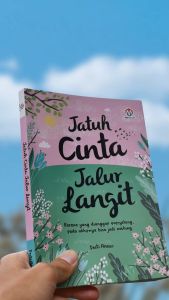 Ziyadbooks - Buku Motivasi Islami - Jatuh Cinta Jalur Langit - Soft Cover