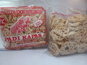 KERUPUK KERITING ATAU MAWAR PUTIH CAP PADI KAPAS KHAS INDRAMAYU