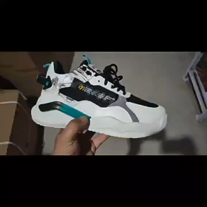 รองเท้าผ้าใบผู้ชาย รองเท้าบาสเก็ตบอลสไตล์ใหม่ รองเท้านักเรียน รองเท้าลำลอง รองเท้ากีฬาทันสมัย อเนกประสงค์ รองเท้าวิ่งหุ้มข้อสูง