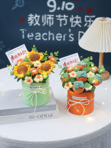 Creative Knitted Strawberries And Pumpkins Hug Bucket Flower Bouquet Graduation Gift for Teachers Handmade Wool Craft