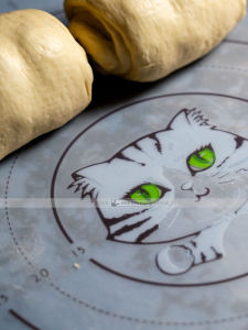 Large Size 50x70cm Silicone Dough Mat Printed with Adorable Cats No Glass Fiber Semi-Transparent Kitchen Baking Tools