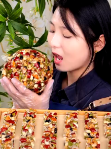 正宗新疆八宝切糕坚果手工切糕巴旦木红枣黑芝麻营养早餐无添蔗糖独立包装坚果糕点零食特产 Eight Treasure Nut Cut Cake Nutritional Pastry