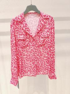 เสื้อเชิ้ตแขนยาวลายพิมพ์เสือดาวสีชมพูสำหรับผู้หญิง ทรงหลวม สไตล์ลำลอง คอวี ปก ผ้าฝ้าย ฤดูใบไม้ผลิและฤดูร้อน 2024