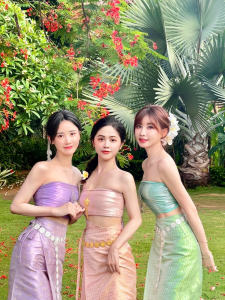 ชุดเดรสยาวสองชิ้นแฟชั่นสตรีชาติพันธุ์ Nadia พร้อมสไตล์ลมแห่งชาติเปิดหลังสําหรับการเต้นรําและการถ่ายภาพ