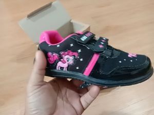 Sepatu Sekolah Anak Perempuan Karakter Kuda & Tips Memilih