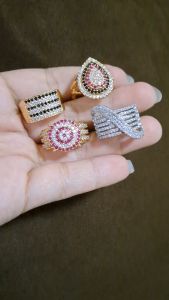 Cincin Wanita Finna Pink Kristal Titanium 22 K ( Emas)