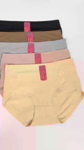 Esuna กางเกงในผู้หญิง เอวสูง ผ้าเรียบเนียน นุ่ม สวมใส่สบาย พร้อมตกแต่งลูกไม้