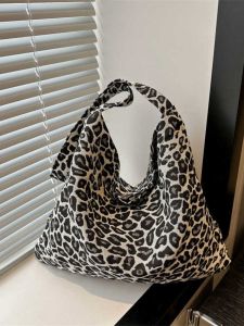 Large Capacity Canvas Tote Bag Womens 2024 New Korean Style Commuter Single Shoulder Armpit Crossbody Bag with Leopard Print