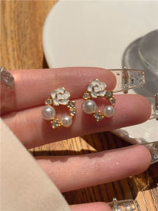 Hoa Cúc Trà Trang Sức Tai Ngọc Trai Không Lỗ Thiết Kế Mới 2024 Thời Trang Cao Cấp Trang Sức Tai Kiểu Trà Phong Cách Nữ