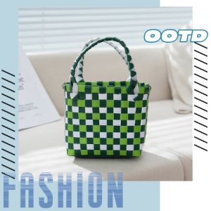 LHShoess จัดส่งที่รวดเร็ว กระเป๋าถือแฟชั่น เป็นงานลายสานสลับสี สวยใส สไตล์Y2K น้ำหนักเบา ใช้งานง่าย พกพาสะดวก สายแฟชั่นไม่ควรพลาด