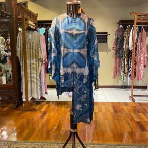 Nadina Tunik Viscos by Dian Pelangi LIMITED EDITION Blouse Baju Atasan Kemeja Blus Outfit OOTD Casual Formal Kerja Kantor Pesta Pernikahan Kondangan Lebaran Wanita Hijaber Cantik Anggun Modis Modern Elegan Mewah Model Korea Terbaru Motif Jumputan Kekinian