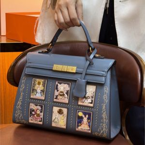 Túi Đeo Vai Thời Trang Nữ Gusachi Thu Đông 2025 Dung Tích Lớn Thiết Kế Hình Thỏ Hoạt Hình Chất Liệu PVC Mềm Có Khóa Kéo