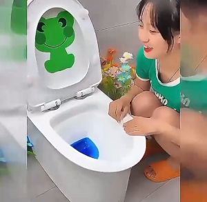 Pembersih Kloset Bowling Pewangi Closet Penyegar Toilet Anti Bakteri