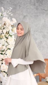 Hijab Bergo Shanum Hijab Instan Pet Kerudung Bergo Bahan Jersey Stella Premium Berlabel Hijab Syari Jilbab Khimar Free Gift [random] by Fashion FORIND Jilbab Busa Pet Garis Garis