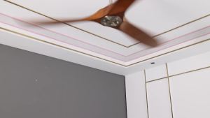 พัดลมเพดานขนาด 60 นิ้วนี้มาพร้อมมอเตอร์ DC แบบเงียบ ใบพัดไม้เนื้อแข็ง และรีโมทคอนโทรล 6 สปีด พร้อมฟังก์ชันย้อนกลับ/ตั้งเวลา เหมาะสำหรับห้องนั่งเล่น ห้องรับประทานอาหาร ห้องนอน และสภาพแวดล้อมภายในบ้านอื่นๆ