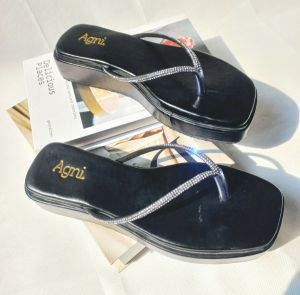 Agni-Sandal Sepatu Wanita flatrom 5cm jepit jelly permata
