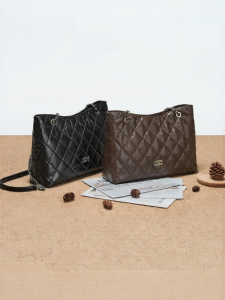 Josiny | Quilted Chain Tote Bag