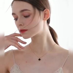 Kalung Titanium Wanita Rantai Italy Plus Liontin Bunga Anti Karat Tidak Luntur Selamanya