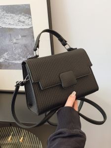 กระเป๋าสะพายข้างทรงสี่เหลี่ยมเล็กแบบลำลองสำหรับผู้หญิง กระเป๋าถือแบบสะพายข้าง กระเป๋าแฟชั่นฤดูใบไม้ร่วง/ฤดูหนาว 2024 กระเป๋าผู้หญิงสไตล์ใหม่