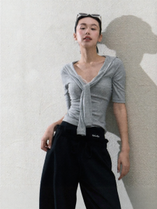 OAKMOO | Áo Thun V-neck Không Tay Giúp Gọn Gàng