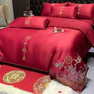 High-end Red Embroidered Flannel Bedding Set