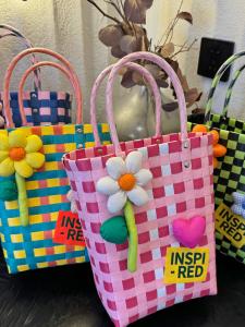 2023 New Arrival Cute Color Plastic Woven Bag Hand-Woven Bag Ins Style Summer Basket Casual Straw Bag