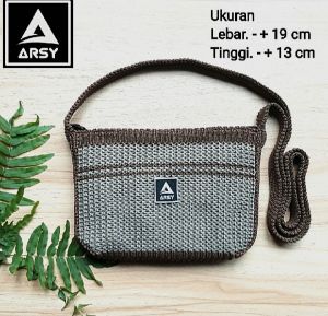 Dompet rajut slempang motif strip ocen