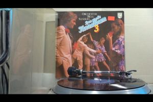 2 แผ่นเสียง 12นิ้ว u84 DAS GROBE TANZALBUM  แผ่นVG++ริ้วรอยบาง เสียงรบกวนนิดหน่อยไม่มีรอยลึก แผ่นล้างสะอาดแล้ว ปก2ชั้นVG++มีตำหนิขอบนิดหน่อย ขอบไม่ขาด สันไม่ทะลุ