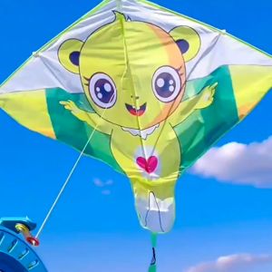 (ใหม่) ว่าวการ์ตูนปีกกลม ขนาด 120 ซม.  น้ำหนักเบา บินง่าย พร้อมส่ง แถมมือจับสีดำ เชือก50 เมตร ฟรี