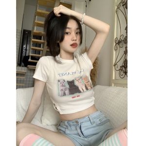 เสื้อยืดแขนสั้นทรงเข้ารูปพิมพ์ลายแมว สำหรับผู้หญิง ฤดูร้อน 2024 เสื้อชั้นในสั้น หวานและเผ็ดร้อน สำหรับนักเรียน เสื้อชั้นในแฟชั่น