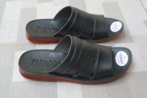 sandal kulit slop pria m02 hitam terbaru/sandal slop pria classic/sandal pria