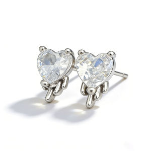 Elegant Heart Stud Earrings Minimalist Cubic Zirconia Gold Silver Tone Love Earrings Dainty Jewelry for Bridesmaid Wedding Gift