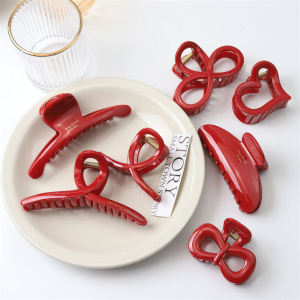 กิ๊บติดผมลายตัวอักษรสีแดง 2025 กิ๊บติดผมรูปหัวใจผีเสื้อ คลิปผมรูปฉลามสำหรับผู้หญิง กิ๊บติดผมแฟชั่นใหม่ คลิปผมแบบใหม่