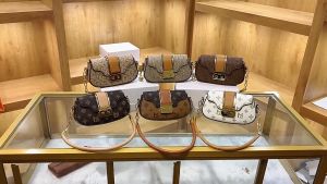 Tas Selempang Kulit Wanita & Tas HP Cewek Luxury Mini Bag INJ223
