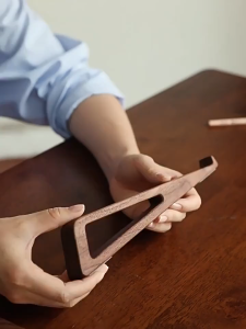 ที่วางแล็ปท็อป ขาตั้งโน๊ตบุ๊คพกพา แบบพกพา แท่นวางโน๊ตบุ๊ค Laptop Stand Notebook Stand กันลื่น แบบไม้