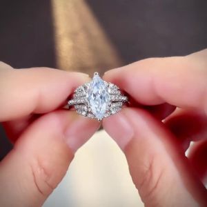 Huitan Gorgeous Women 2Pcs/Set Ring Inlaid Brilliant Marquise CZ Fashion Accessories for Lady Wedding Party Versatile Jewelry