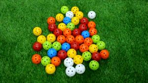 50pcs Golf Practice Ball 42mm 26 Hole Indoor Plastic Golf Ball PE Material Childrens Hole Toy Ball JQ58962