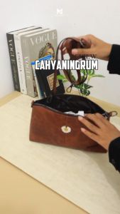 Cahyaningrum Slingbag Moonzaya: Desain Modern & Multifungsi