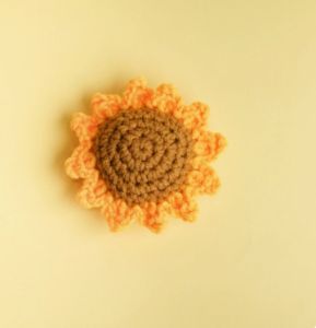 Hand Knitted Sunflower Head Keychain Pendant Creative Gift Acrylic Material Cartoon Series Handmade Surface Treatment