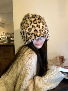 Retro Leopard Print Plush Headband Hat Womens Trendy Face Slimming Warm Winter Cap Street Style No Brim round Top Hat