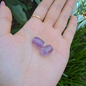Q1643 Lu thống Thạch Anh Tím Amethyst khắc hoa văn như ý sẵn lỗ 2li dùng để xâu vòng cáp mix vòng hạt cho Hoả và Thổ - Phong Thuỷ TUDO P