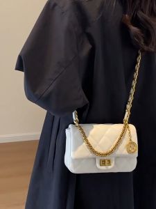 Túi đeo vai đeo chéo da trám kèm phụ kiện móc tròn 1589