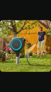 Bộ vòi tưới cây rút dây tự động 15 mét chân cắm đất GARDENA 18604