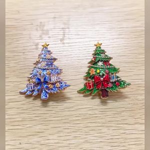 Hot Multi-Styles Christmas Tree Brooches Porcelain Design Winter Christmas Brooches For Women Tree Cats Santa Claus Brooch Pins